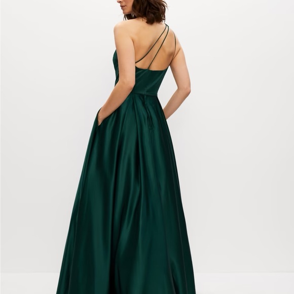 Melanie Lyne gorgeous jade ball gown with a removable brooch - worn once only - Picture 2 of 5